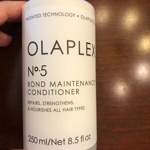 OLAPLEX No.5 Hair Conditioner - White